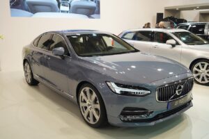 볼보 S90 B5